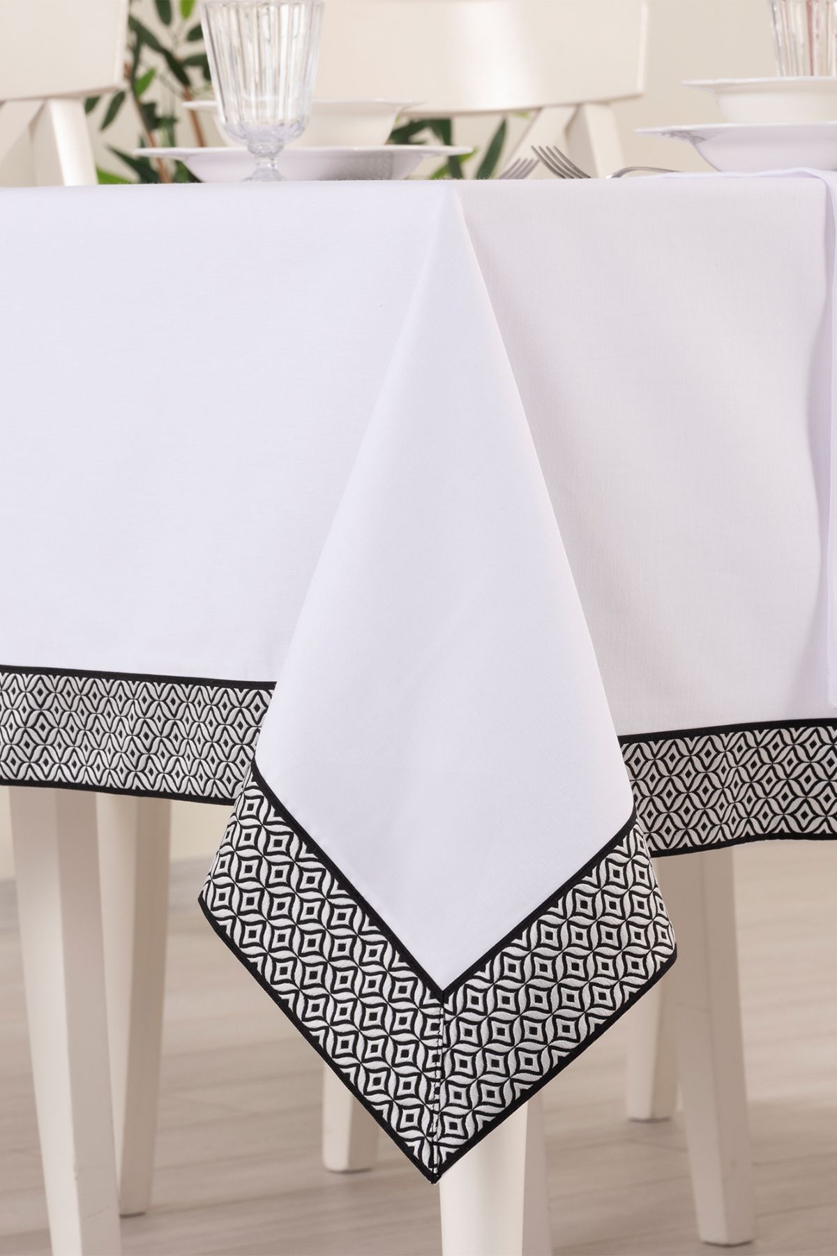 Tropikhome Alba Jakar Nokta Desen Leke Tutmaz Jakarlı 160x220 Cm Lüks 8 Kişilik Masa Örtüsü Beyaz