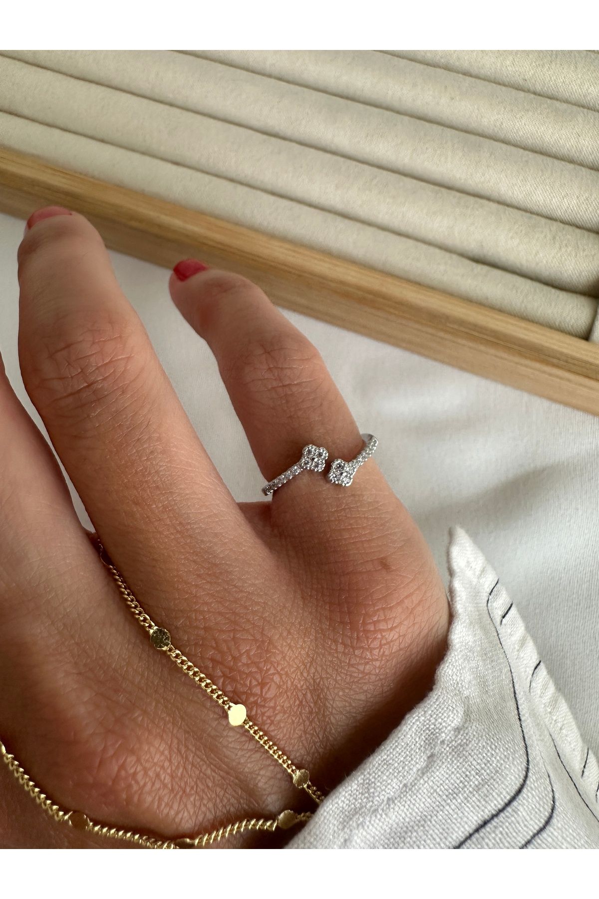 ringbox Gümüş Renkli Taşlı Yonca Serçe Parmak Yüzüğü
