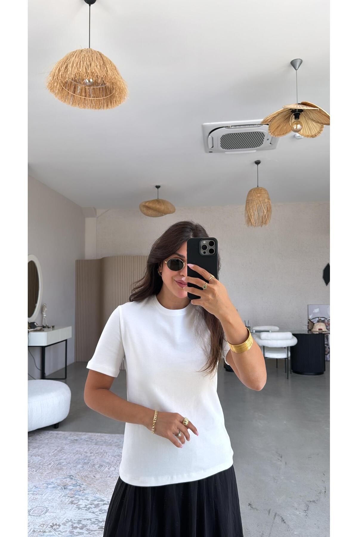 Buket Teke Beyaz Massi Tshirt