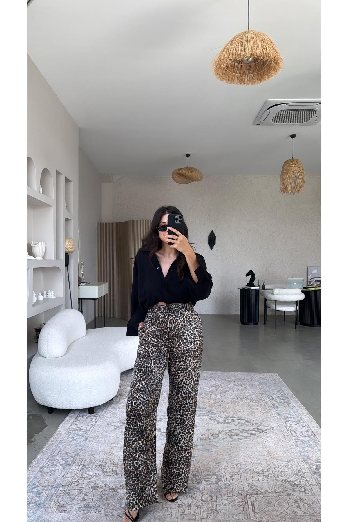 Buket Teke New Leopar Desenli İpek Saten Pantolon