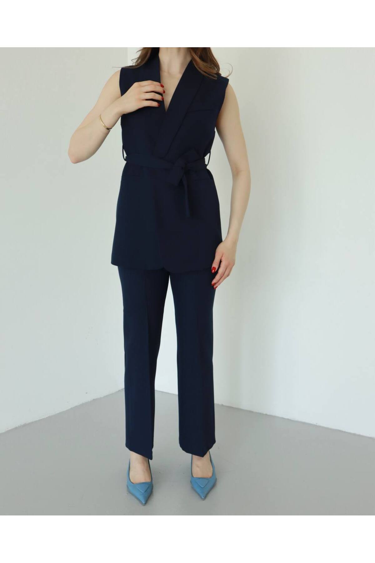 Ensemble deux pièces blazer et gilet ceinturé pour femme bleu marine - Görsel 5