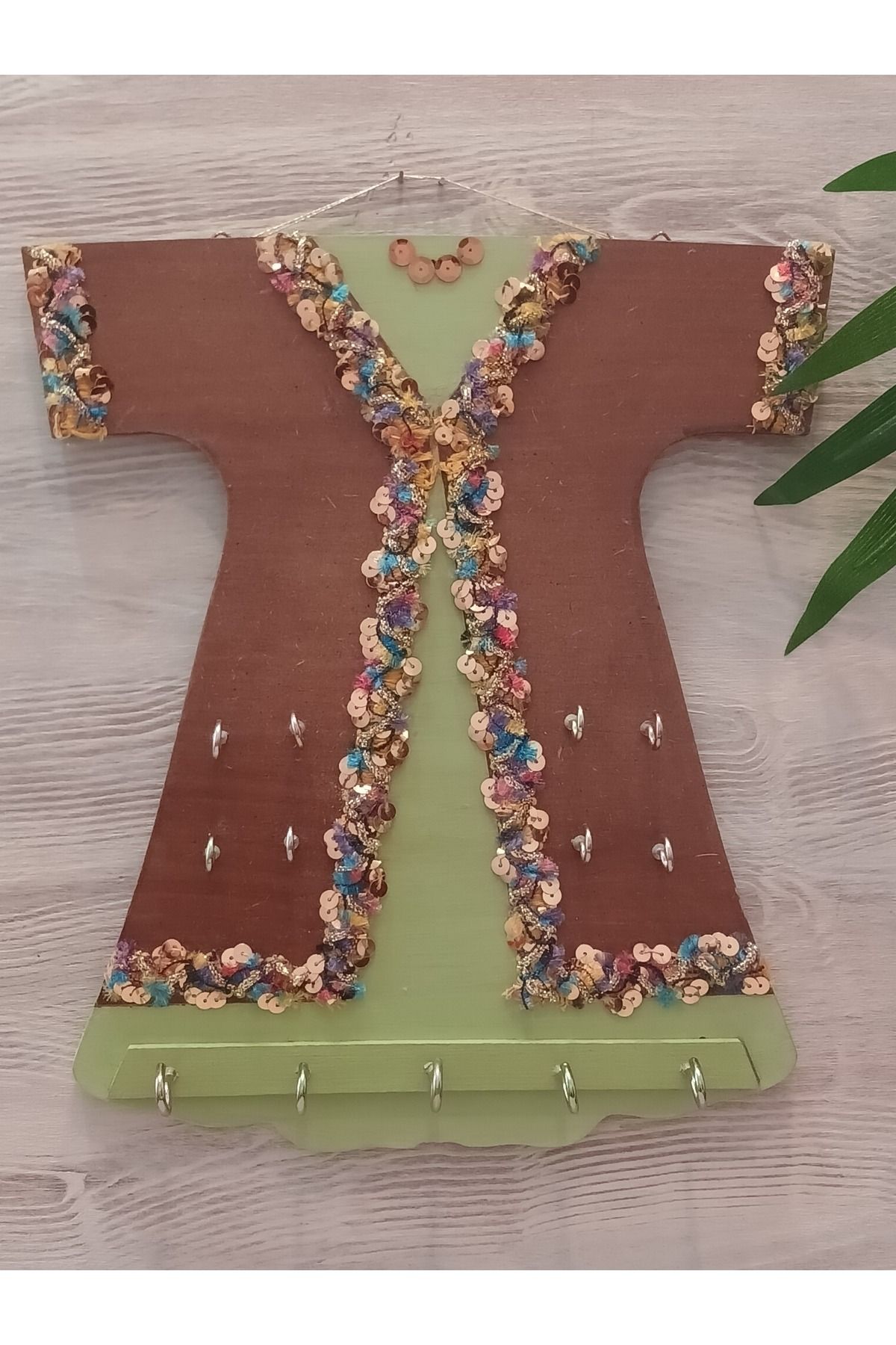 DEKORANLA Kahverengi kaftan desenli duvar takı askısı, şık ve kullanışlı kolye düzenleyici