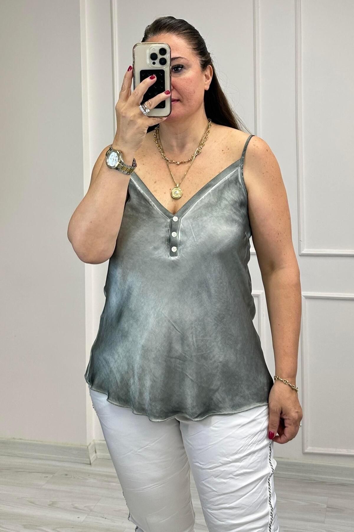 Mine Sabuncuoğlu Marry Düğmeli Saten Bluz Yeşil