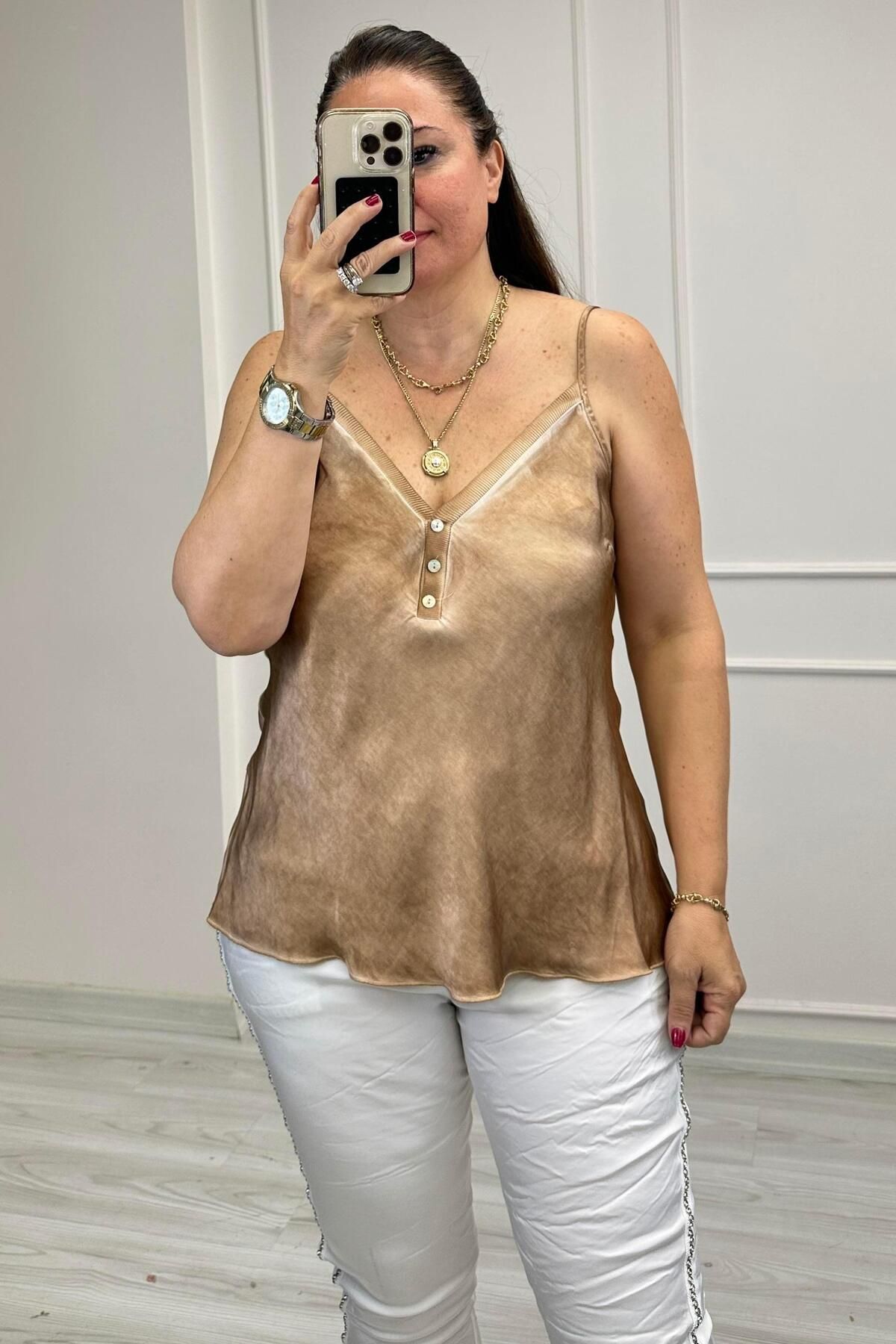 Mine Sabuncuoğlu Marry Düğmeli Saten Bluz Kahve