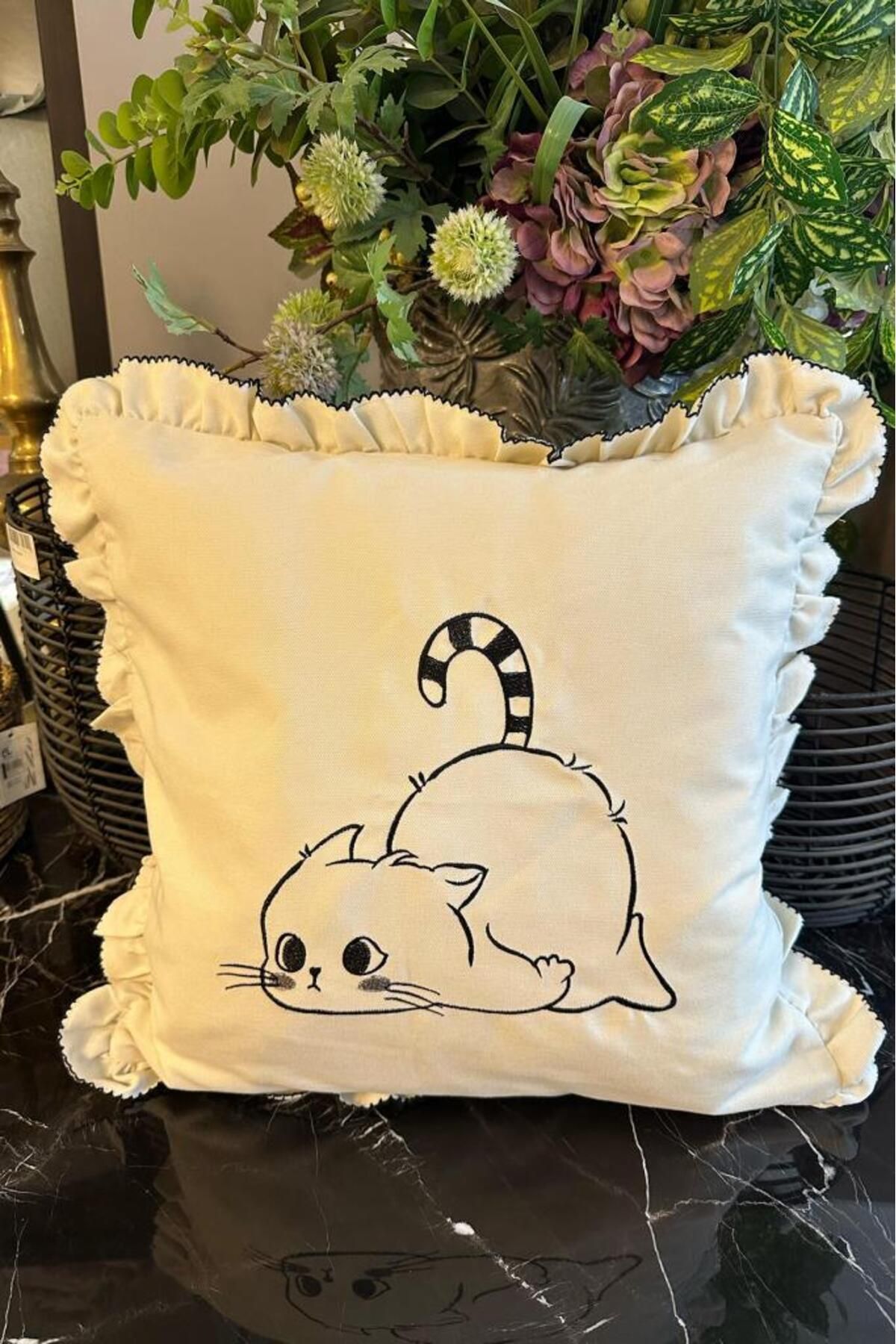 Çeyiz Diyarı Kedicik Lüx Nakışlı Keten Kırlent Kılıfı 45x45 cm