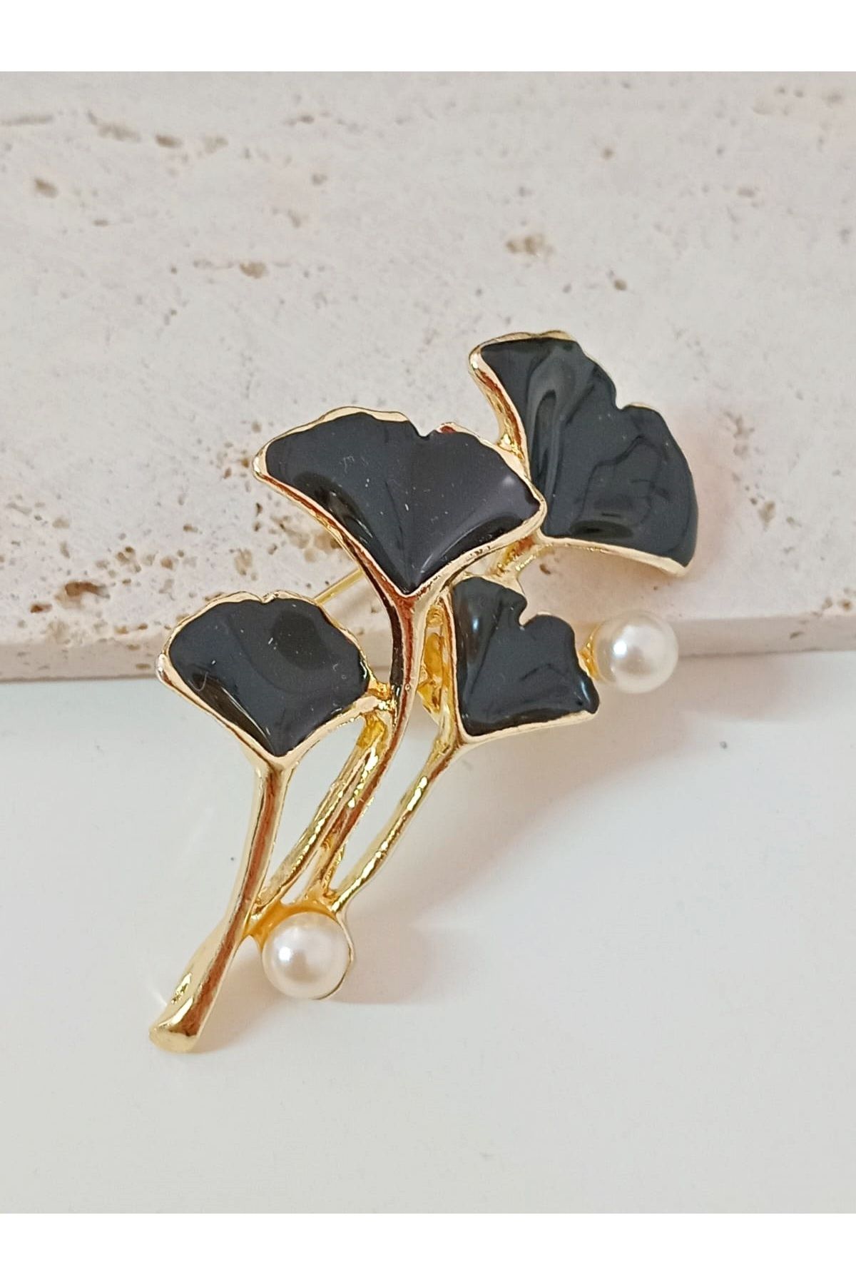 mos&more Siyah Gold İncili Gingko Şık Broş