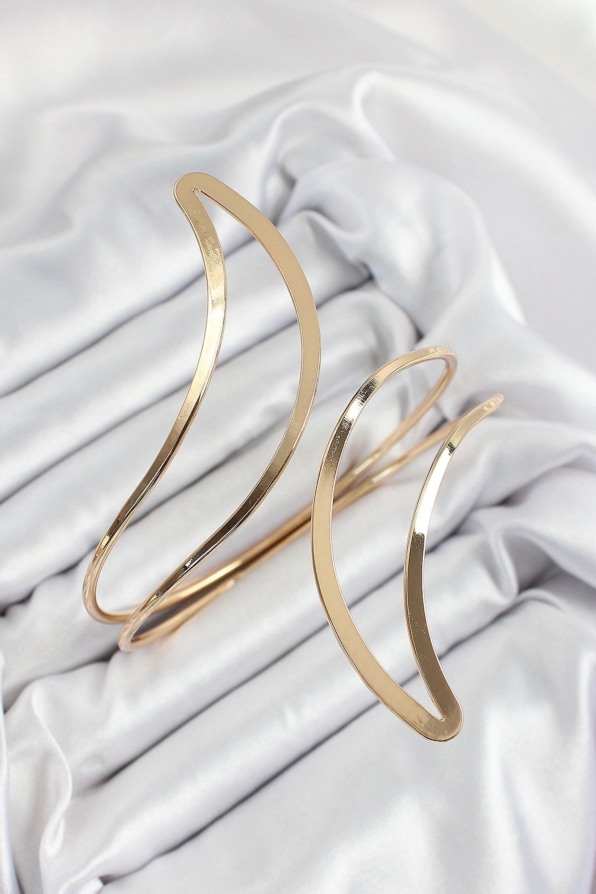 GLIMMERY Pirinç Soyut Alev Desenli Gold Renk Kadın Pazu Bileklik