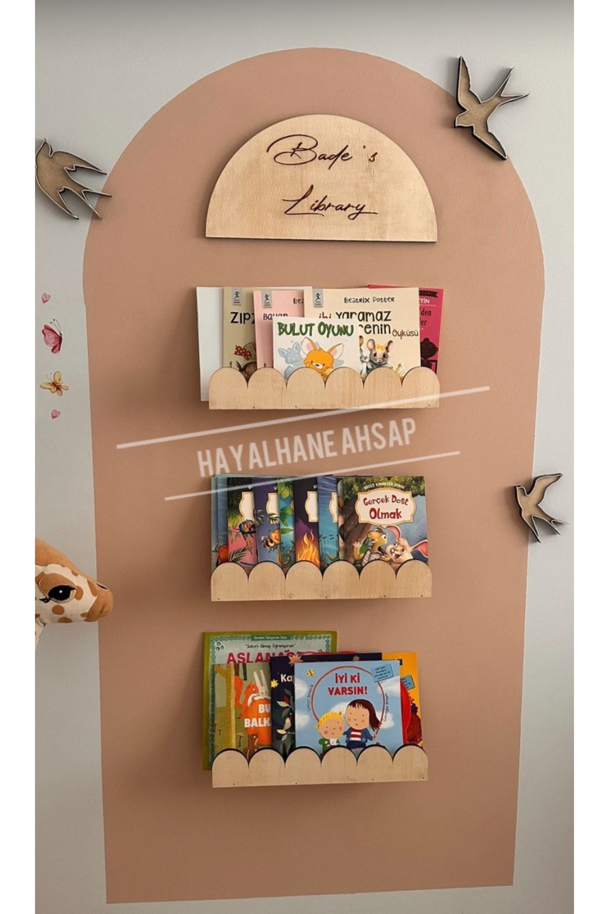 HAYALHANE AHŞAP İsimli Çocuk Odası Kitaplık Üstü Dekoru / Montessori Çocuk Kitaplık Dekoru