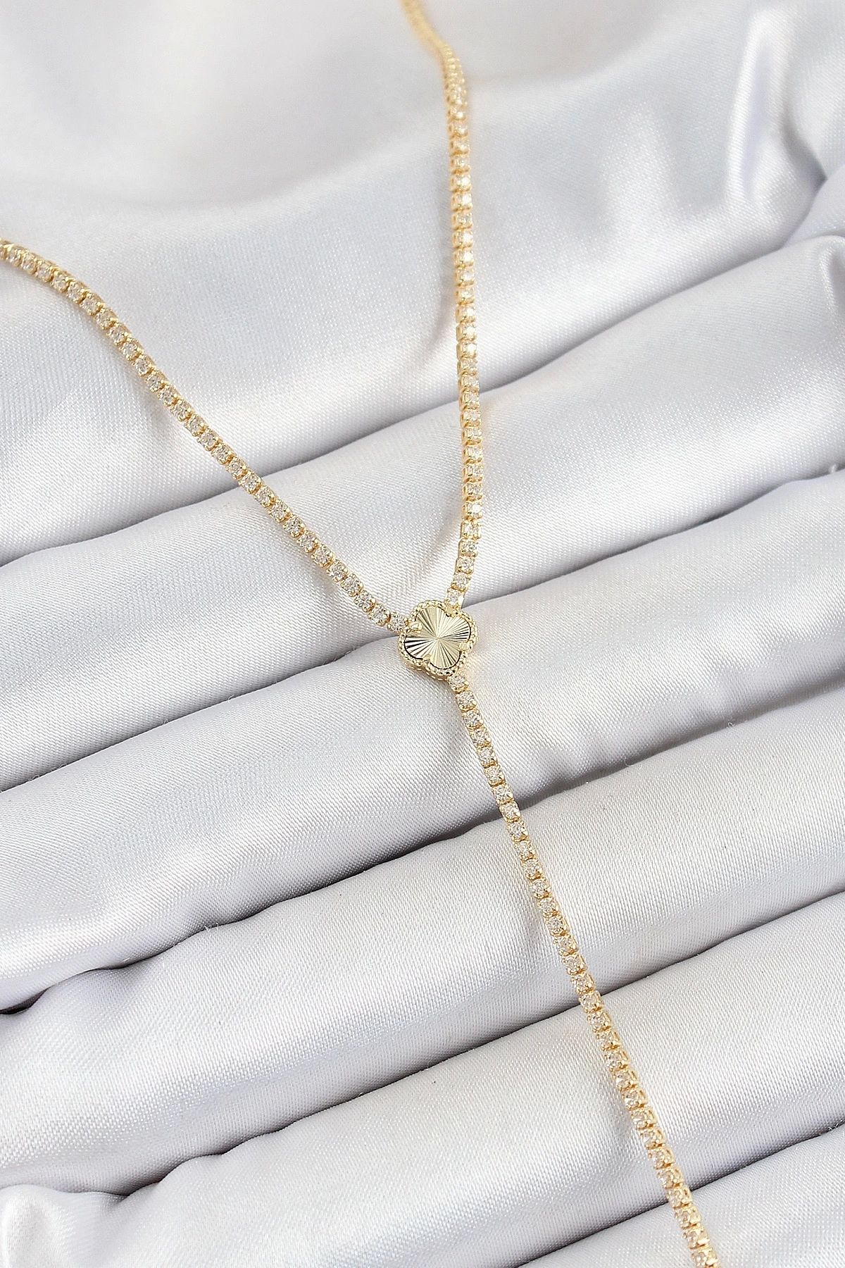 GLIMMERY Pirinç Zirkon Taşlı Yonca Figürlü Y Model Gold Renk Kadın Kolye