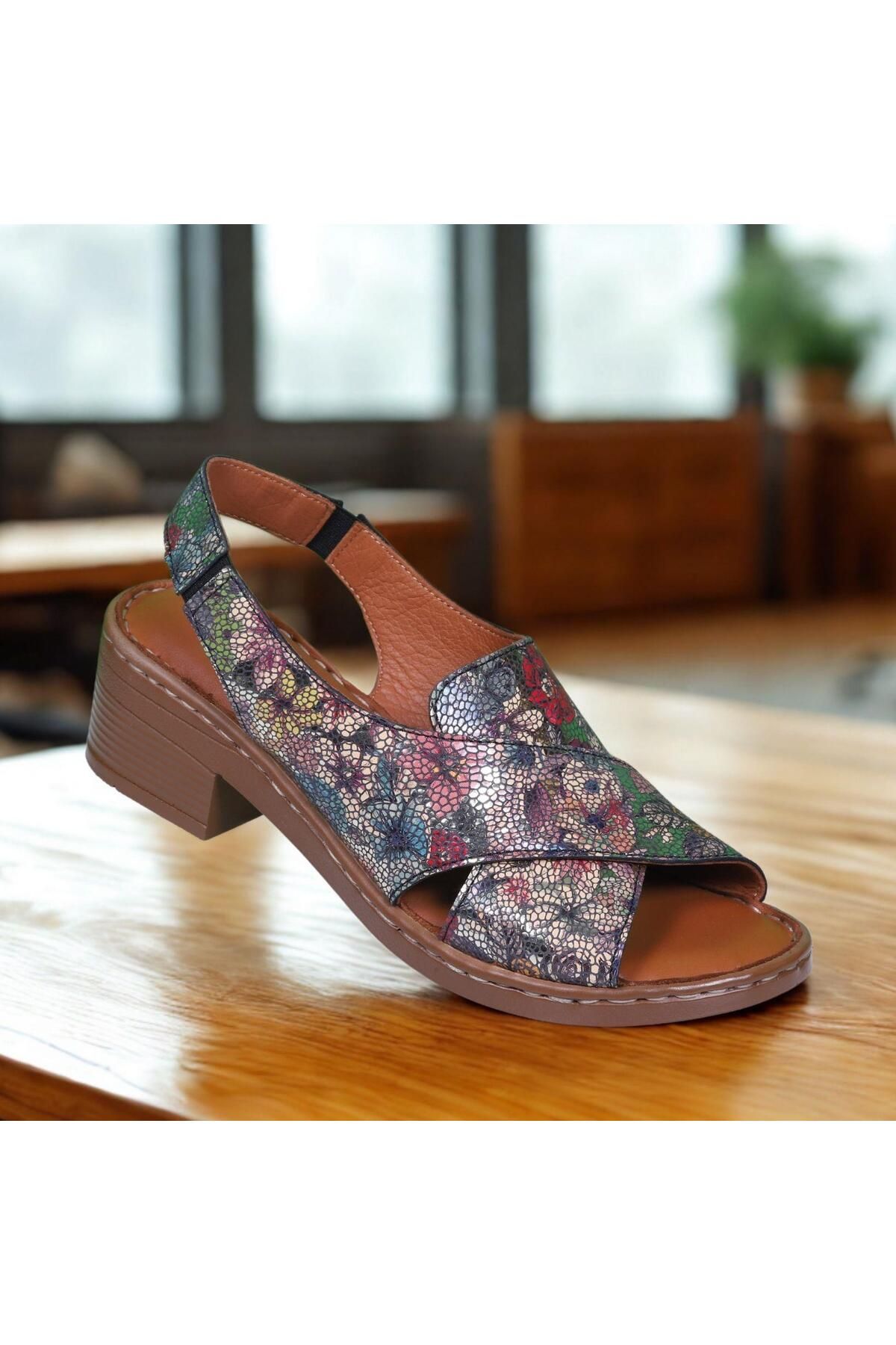 LORRA SHOES 9502 Günlük Kadın Hakiki Deri Sandalet