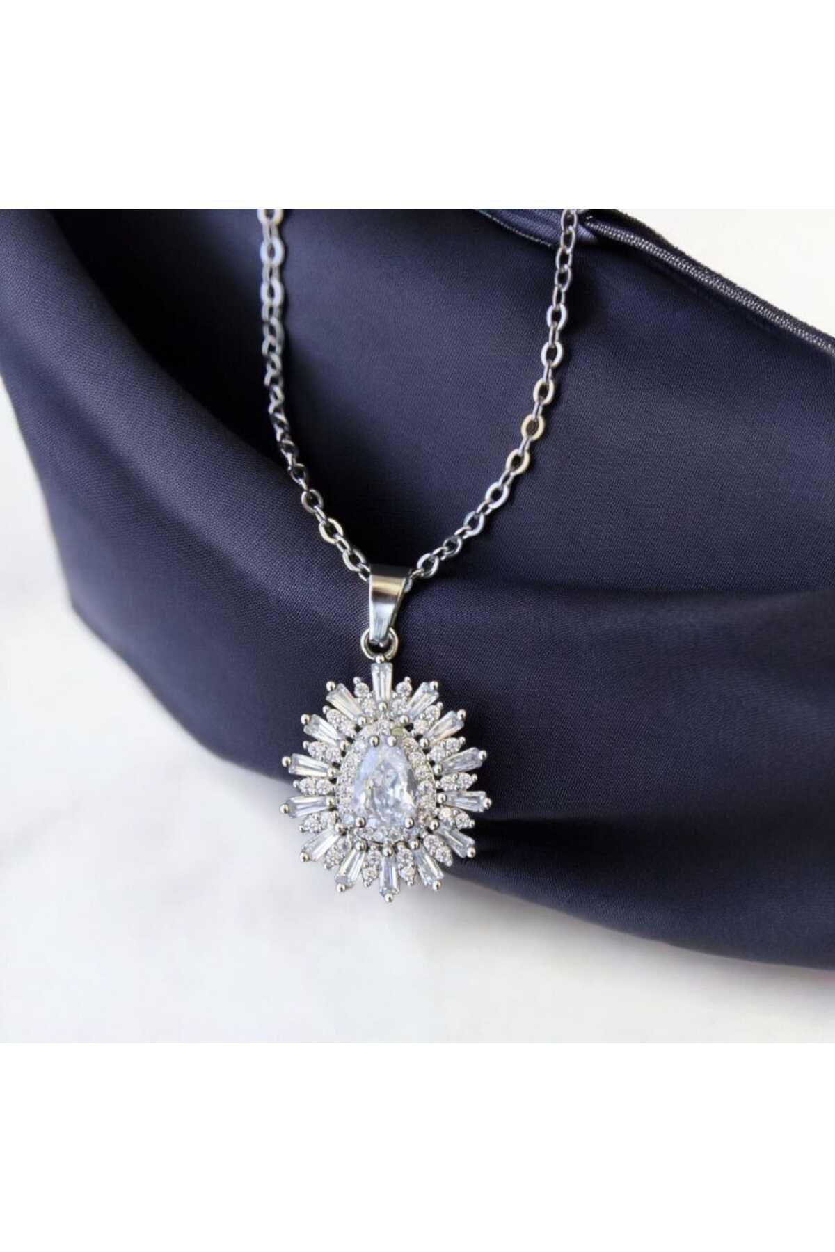 Butik Kristal Damla Çelik Kolye