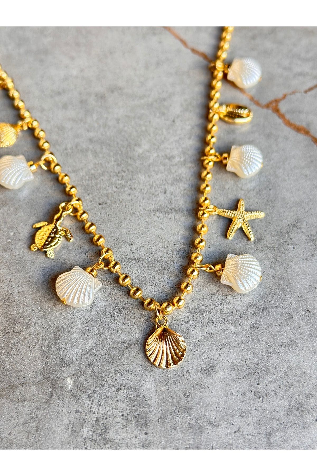 The Simu Charm Deniz Kabuğu Kolye