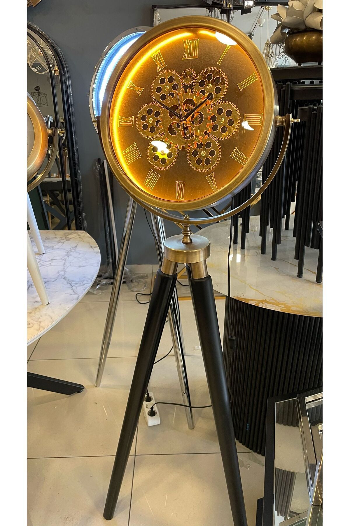 DEKORANLA LEDli tripod ayaklı şeffaf kaplama, şık ve kullanışlı ürün.
