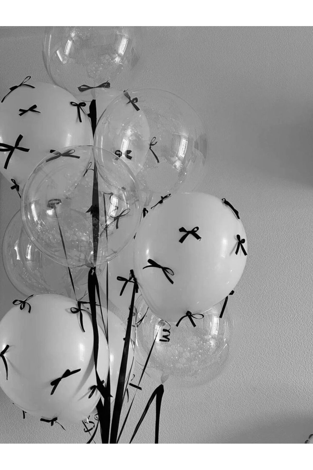 PartyPoo 3 Adet Şeffaf Bobo Balon, 10 Adet Beyaz Balon ve Siyah Fiyonk Kurdele Seti Fiyonklu Balon Balon Seti