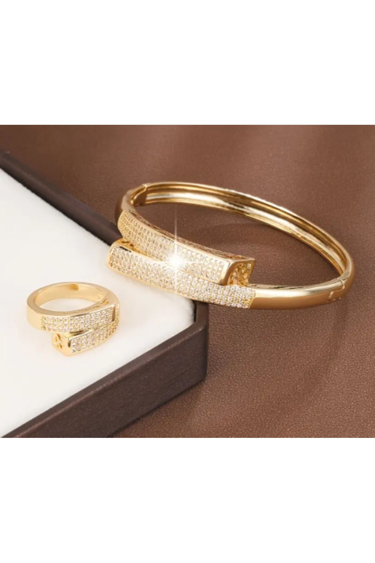 SE Jewellery Kadın Gold Renk Taş Detaylı Takı Seti – Bileklik & Yüzük 2’li