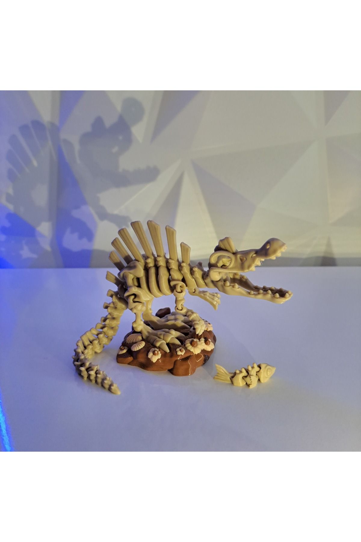 Jade Produck Spinosaurus Fosil Figürü – Mantarlı Tabanlı Koleksiyon Modeli