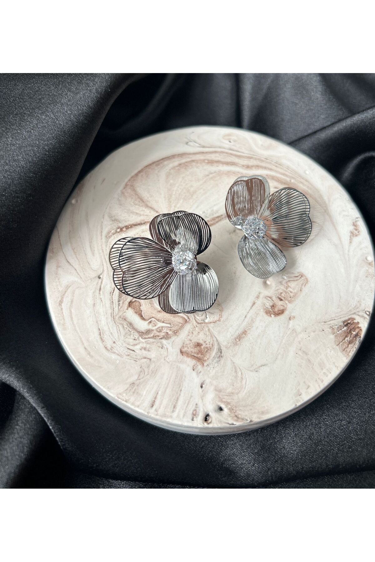 NEK Brand Silver Çiçekli Küpe