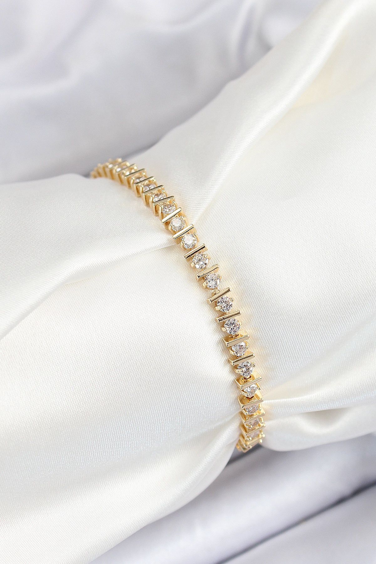 pazarella Pirinç Sıralı Çit Model Zirkon Taşlı Gold Renk VİP Seri Kadın Bileklik