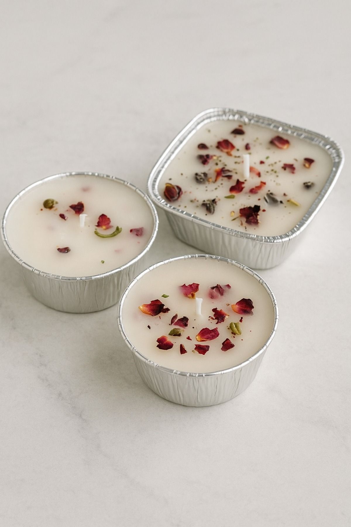 UMYSTORE1 UMY Candle 3'lü Gül Parçacıklı Mum Seti – Kuru Güllü, Dekoratif ve El Yapımı