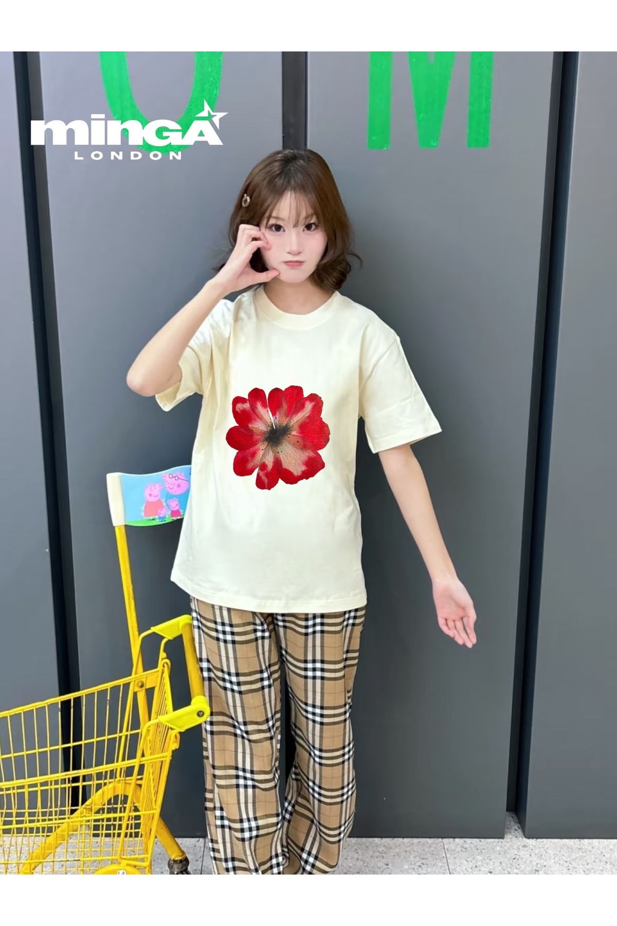 Minga London Red Flower Baskılı Bej Oversize Tshirt- Minga London