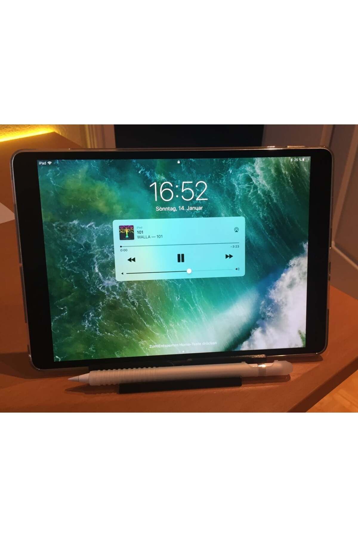 Lucest iPad (Pro) kalemlik, kalem adaptörü, kablo yönetimi ile ideal stand (Plastik Aparattır!!!)