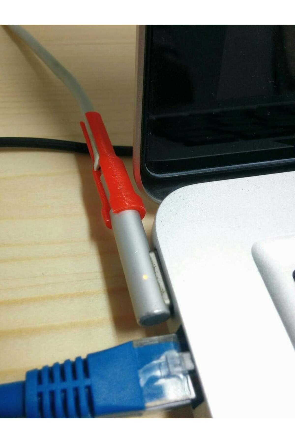 Lucest Macbook kablo koruyucusu (Plastik Aparattır!!!)