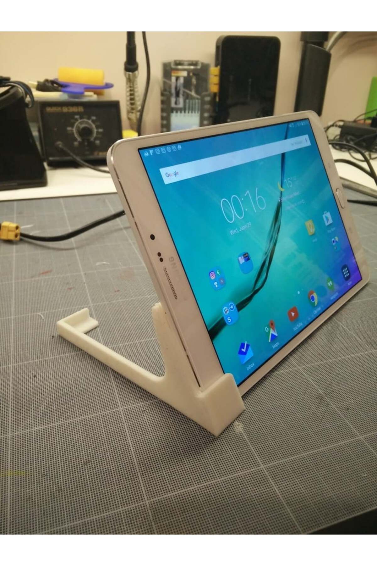 Lucest Galaxy Tab S2 8.0 uyumlu standı (Plastik Aparattır!!!)