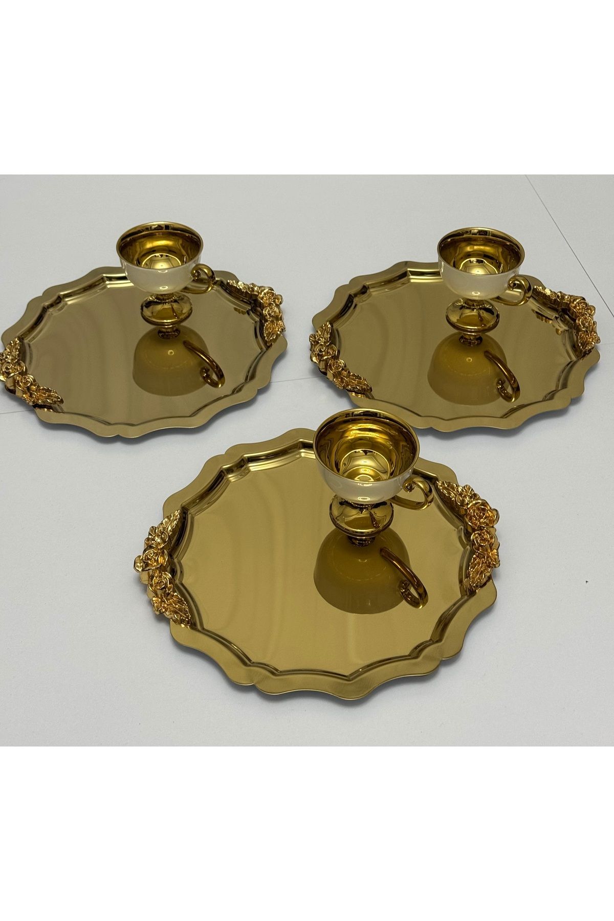 SEVA ÇELİK 3 ADET GOLD RENK YUVARLAK DALGALI MODEL KULPLU SUNUM TEPSİSİ