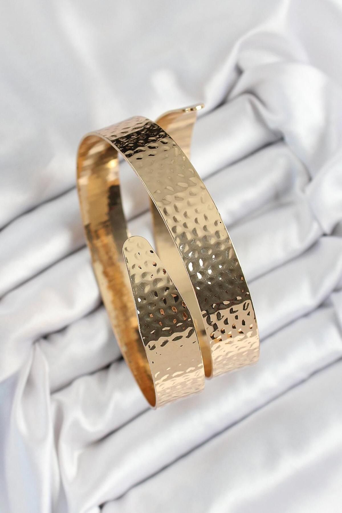 REBORN DESIGN Pirinç Dövme Desenli Gold Renk Kadın Pazu Bileklik