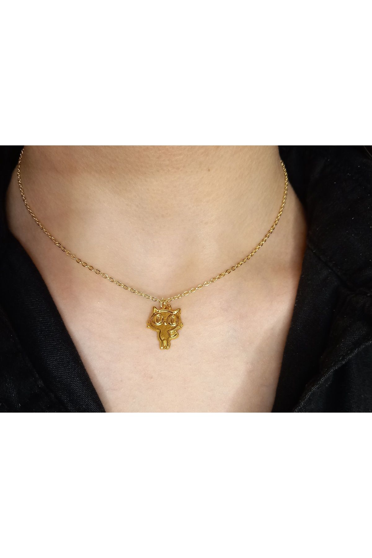 Crystal Atelier Gold Minimal Zincir Kedi Sallantılı Çelik Kolye-Zarif Altın Kaplama Çelik Kedi Figürlü Kadın Kolye