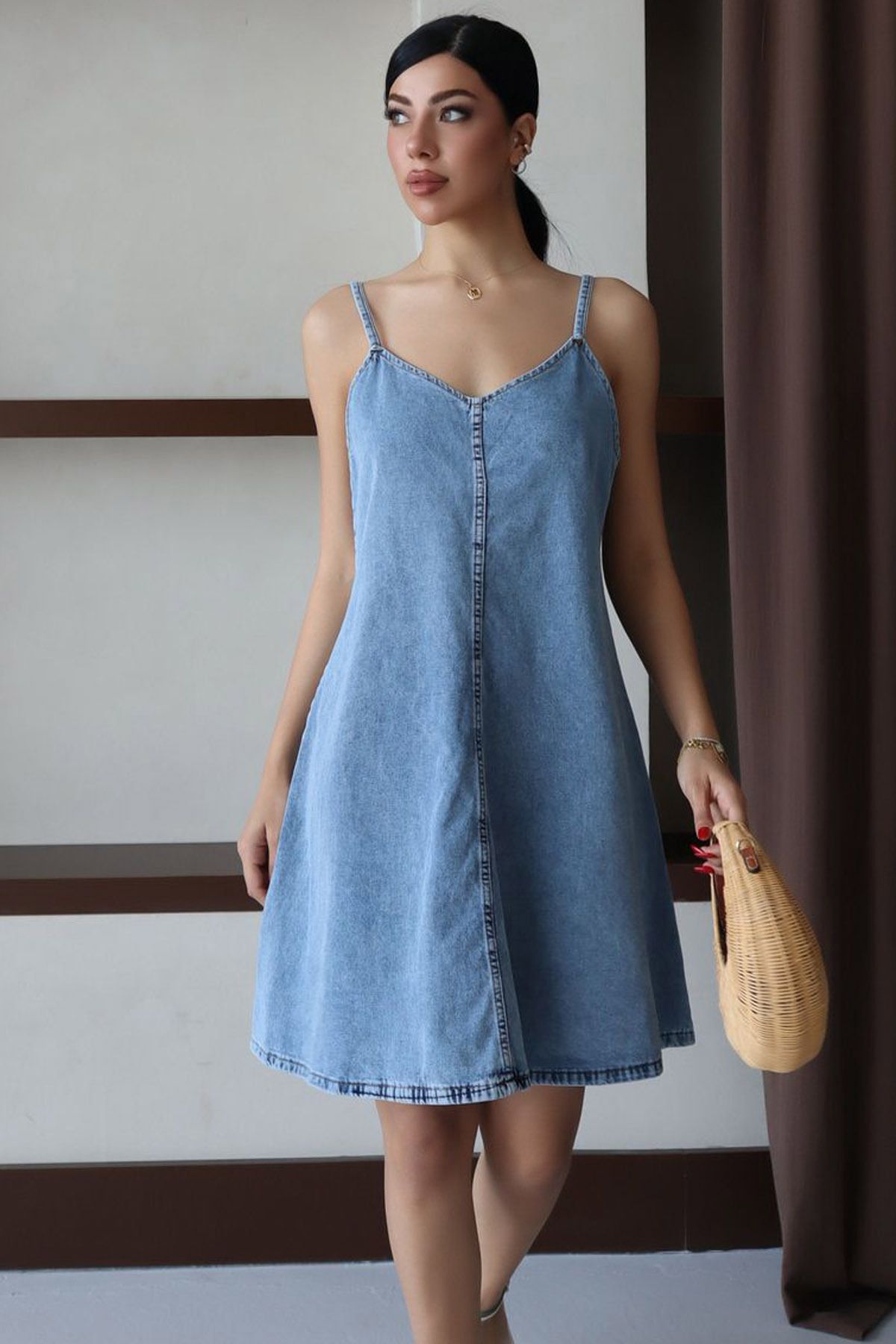 Ottawe Relaxed Fit Ön Arka V Yakalı İnce Askılı Rahat Dekolteli ve Yıkamalı Günlük A-Line Kısa Denim Elbise