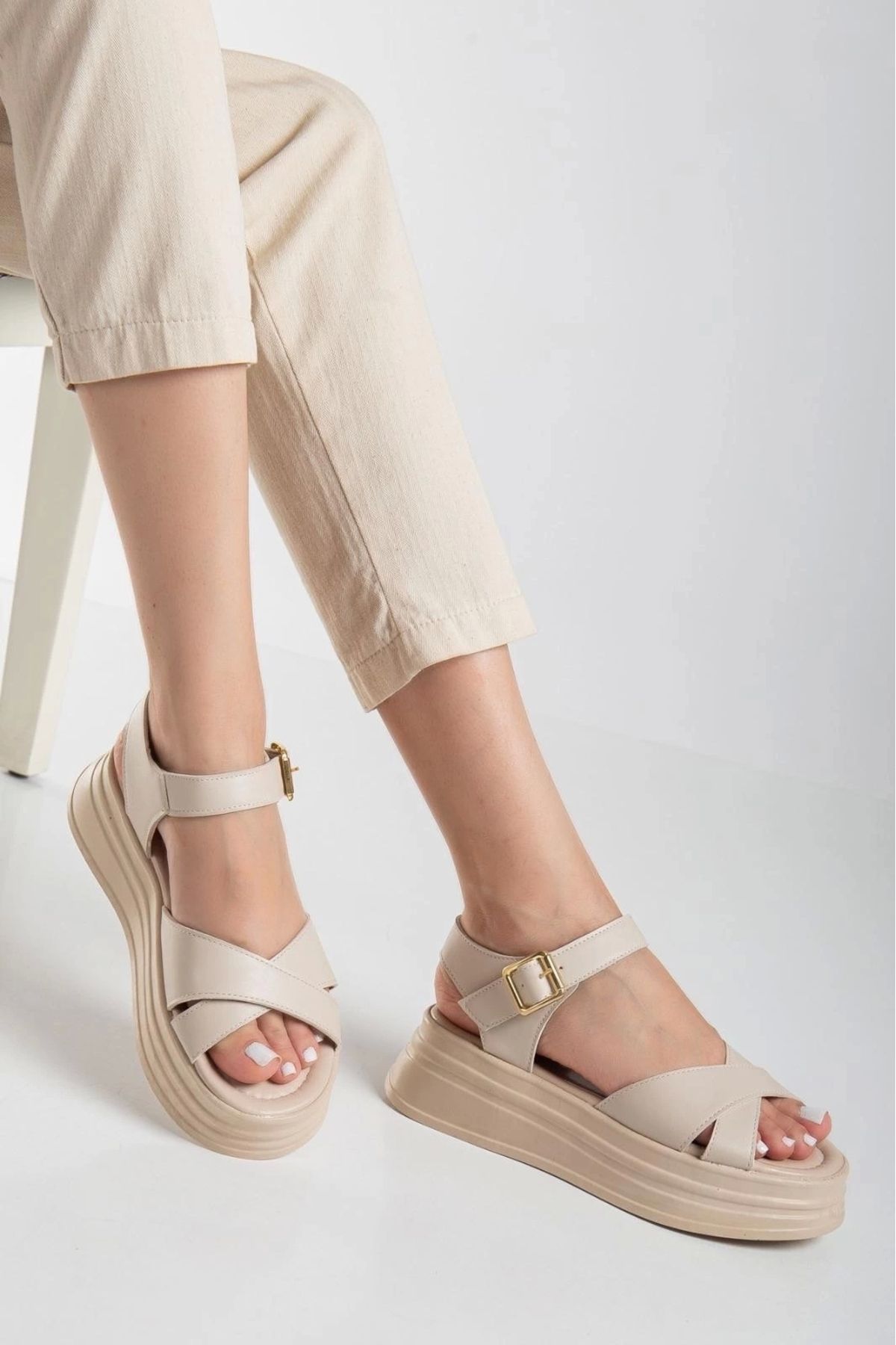 meSga butik Sibna Bej Cilt Kemerli Sandalet