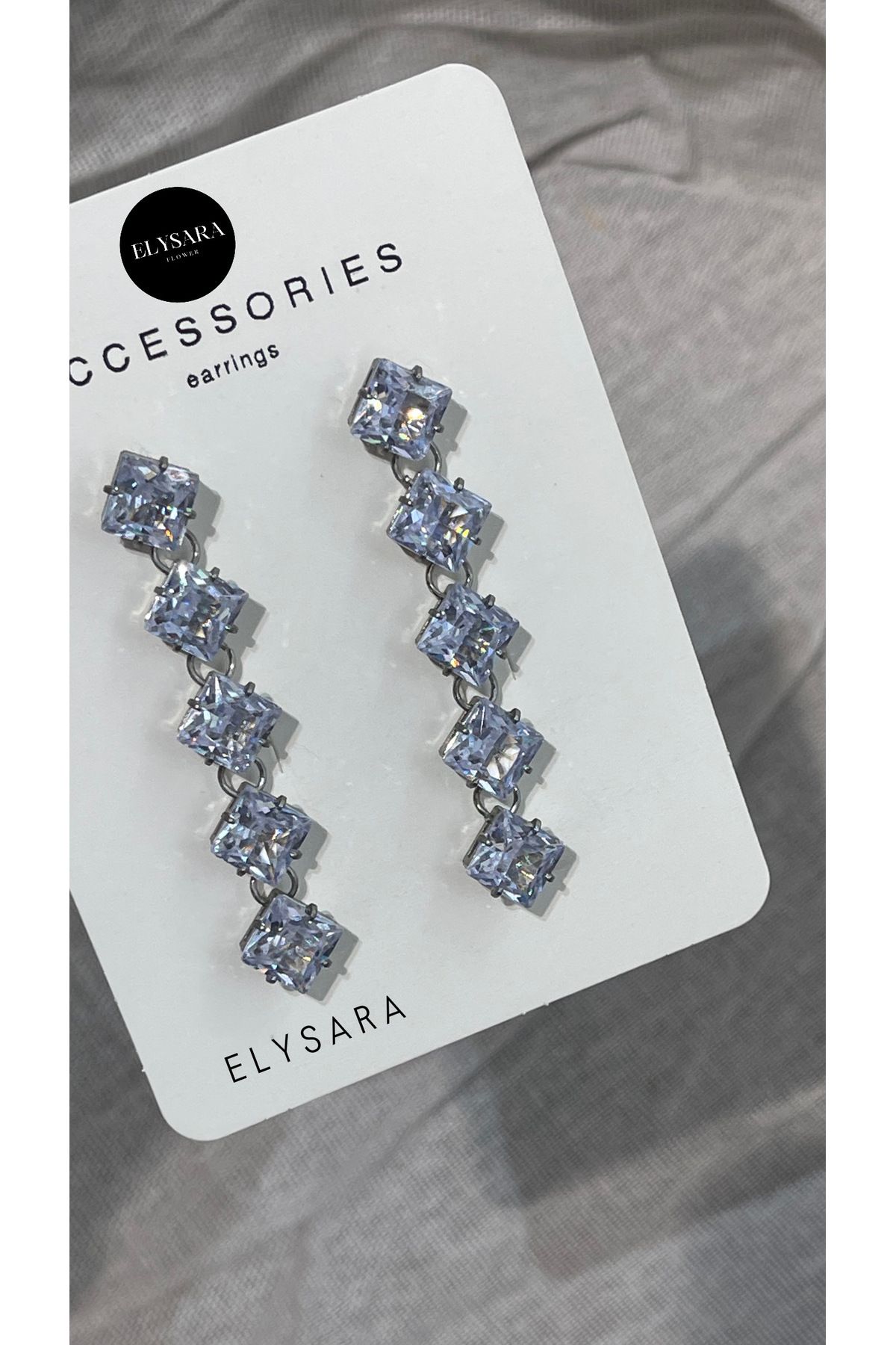 Elysara Taş Sallantılı Küpe