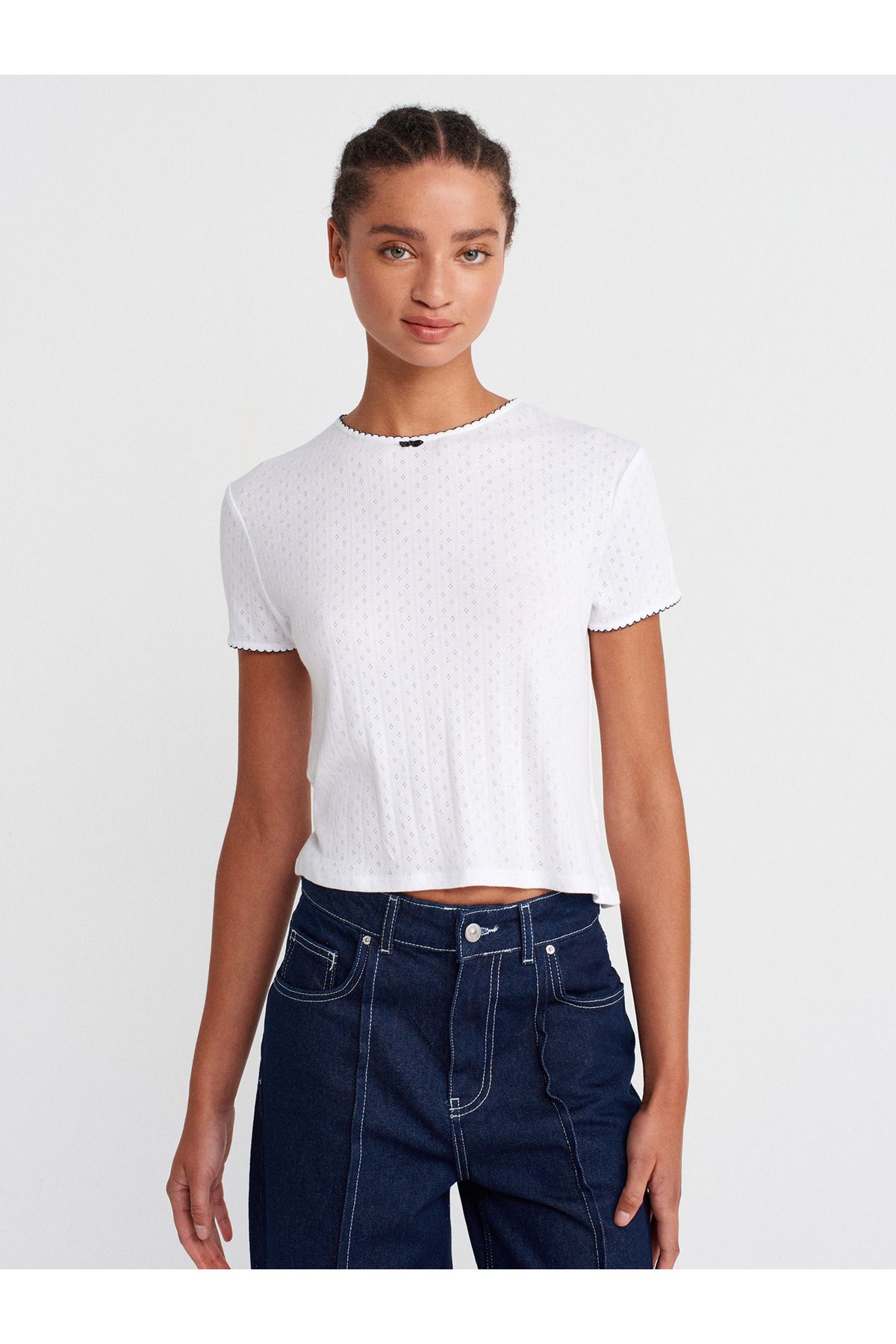Dilvin 31795 Fiyonk Detaylı Kısa Kollu Kontrast T-shirt-Beyaz