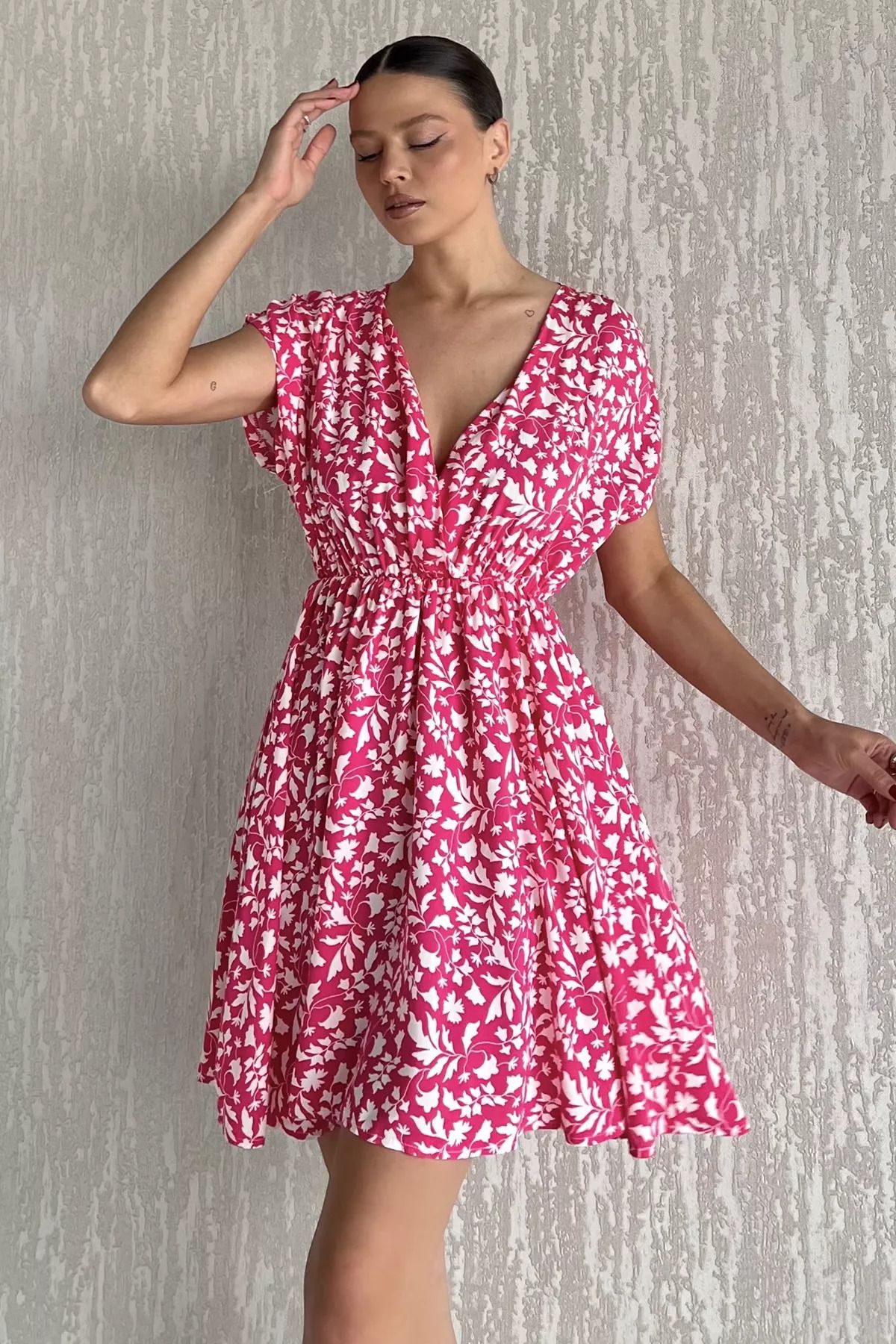 GÜLSELİ Pembe Bel Lastikli Kruvaze Yaka Desenli Kadın Mini Elbise