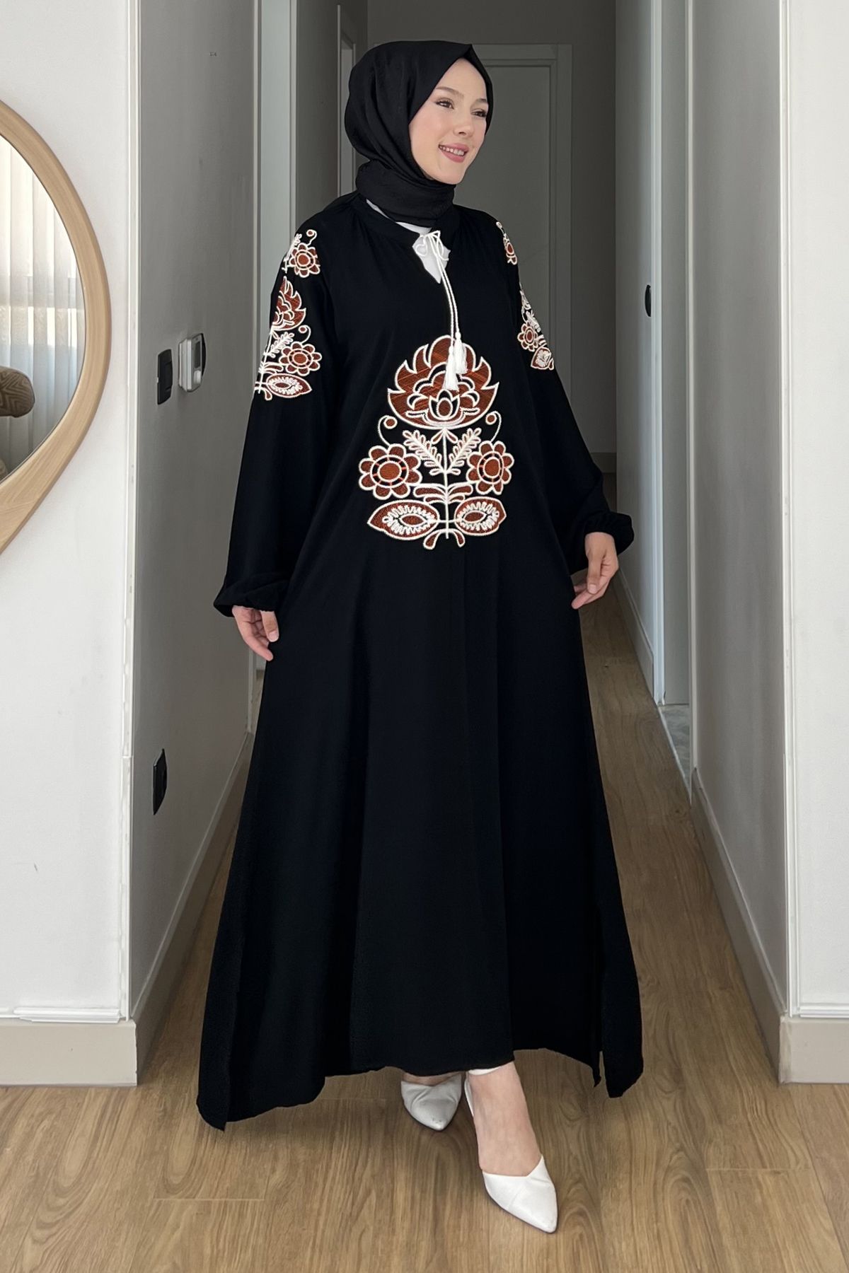 Saklı Butik Nefha Büyük Nakışlı Püsküllü Elbise SK-8534