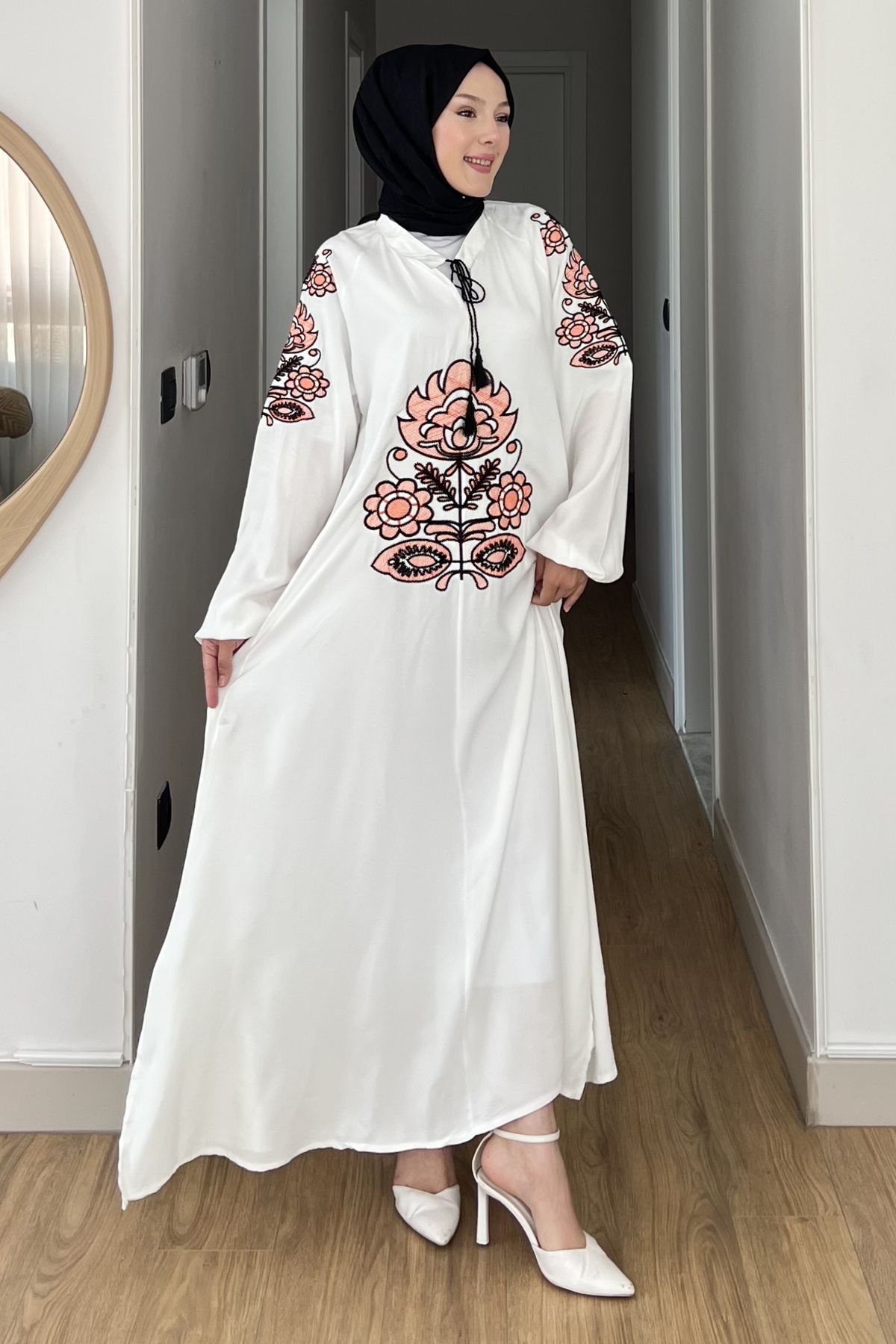 Saklı Butik Nefha Büyük Nakışlı Püsküllü Elbise SK-8534