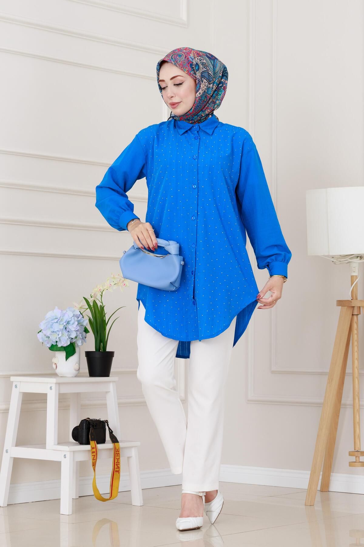 Sevitli Göğüsü Taş Detaylı Oversize Tunik-Mavi