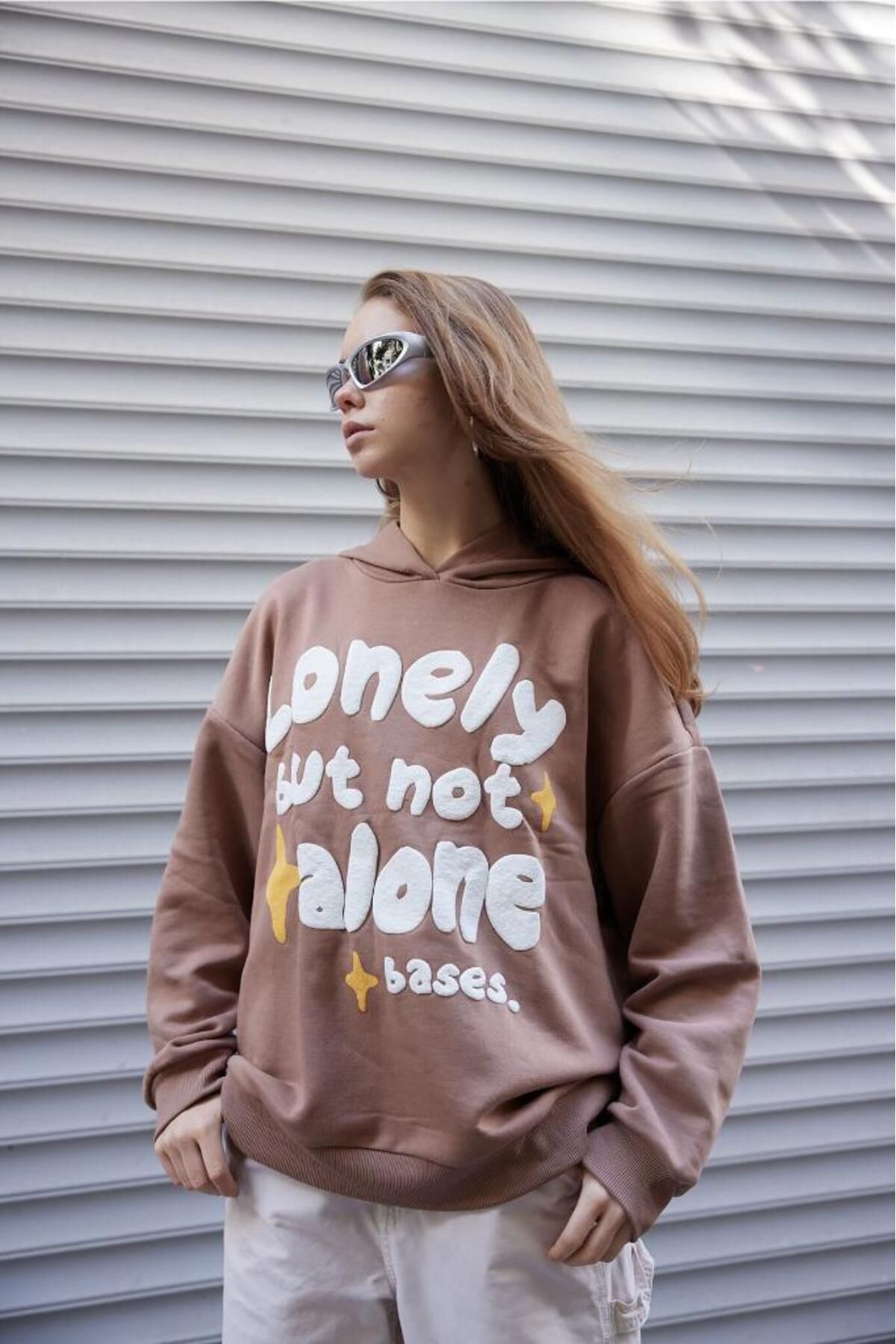 bases. Kadın Yeşil Sırtı Puff Baskılı Oversize Kapüşonlu Içi Polarli Sweatshirt