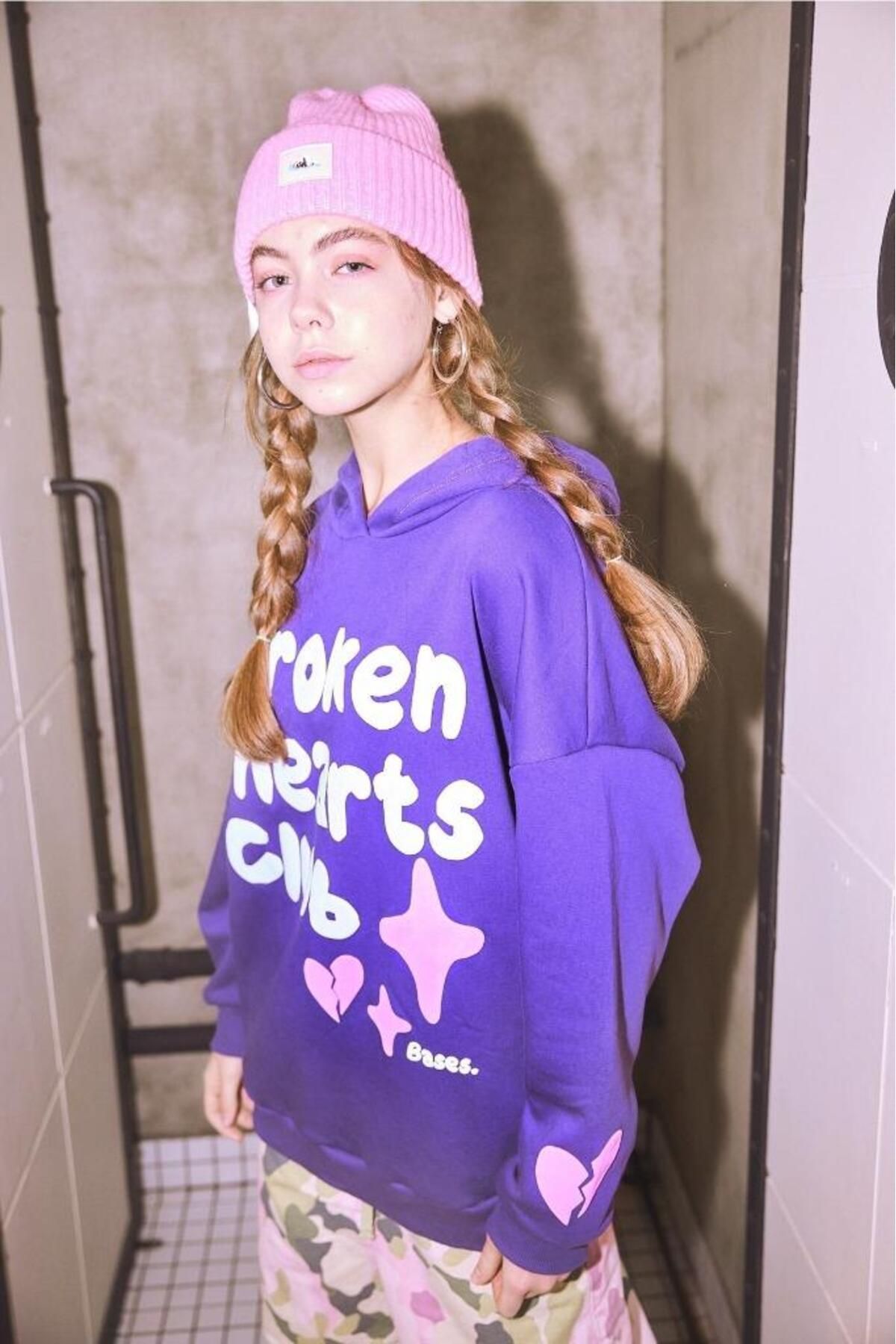 bases. Kadın Yeşil Sırtı Puff Baskılı Oversize Kapüşonlu Içi Polarli Sweatshirt