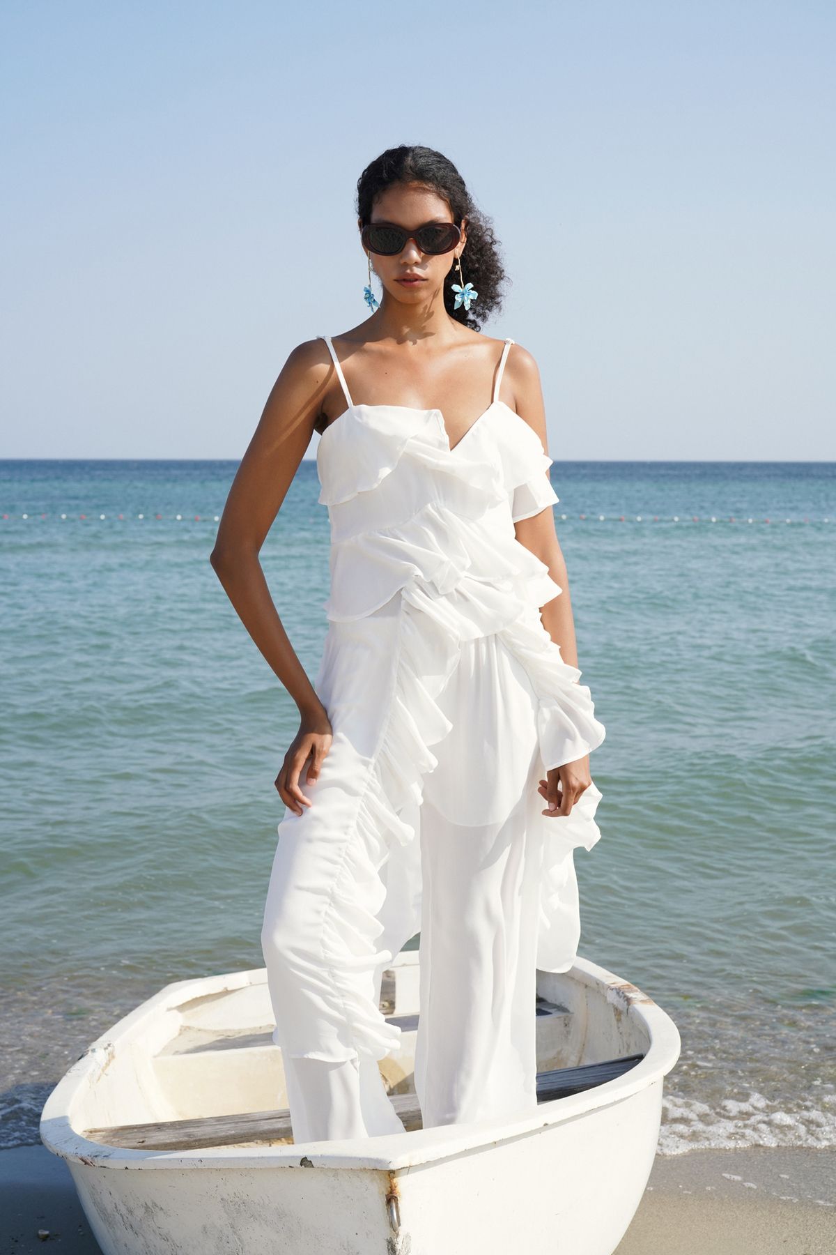 Black Fashion Askılı Fırfır Detay Asimetrik Tül Beyaz Bluz