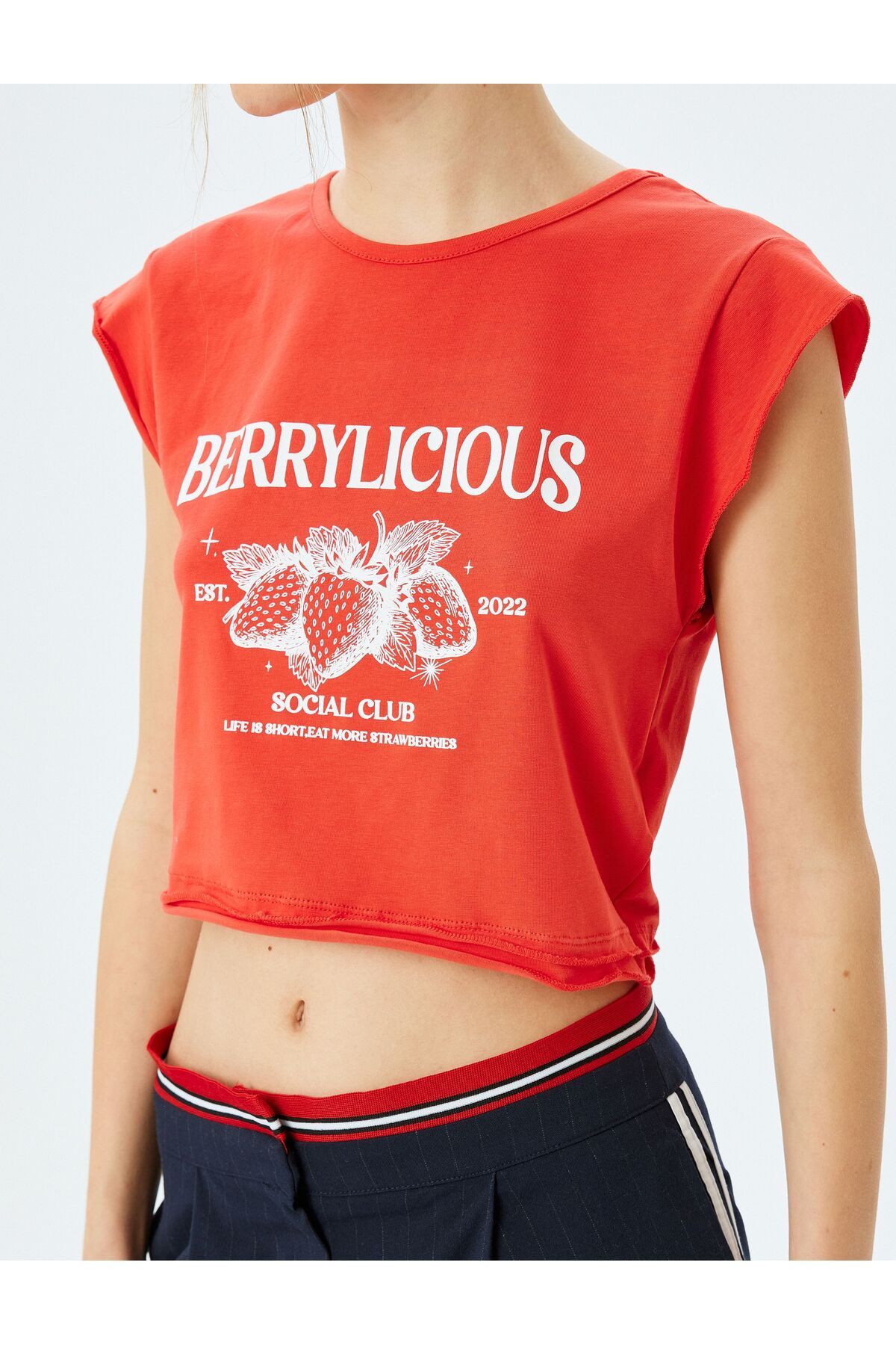 Koton-Crop Crew Neck Sleeveless Slogan Printed T-Shirt 5