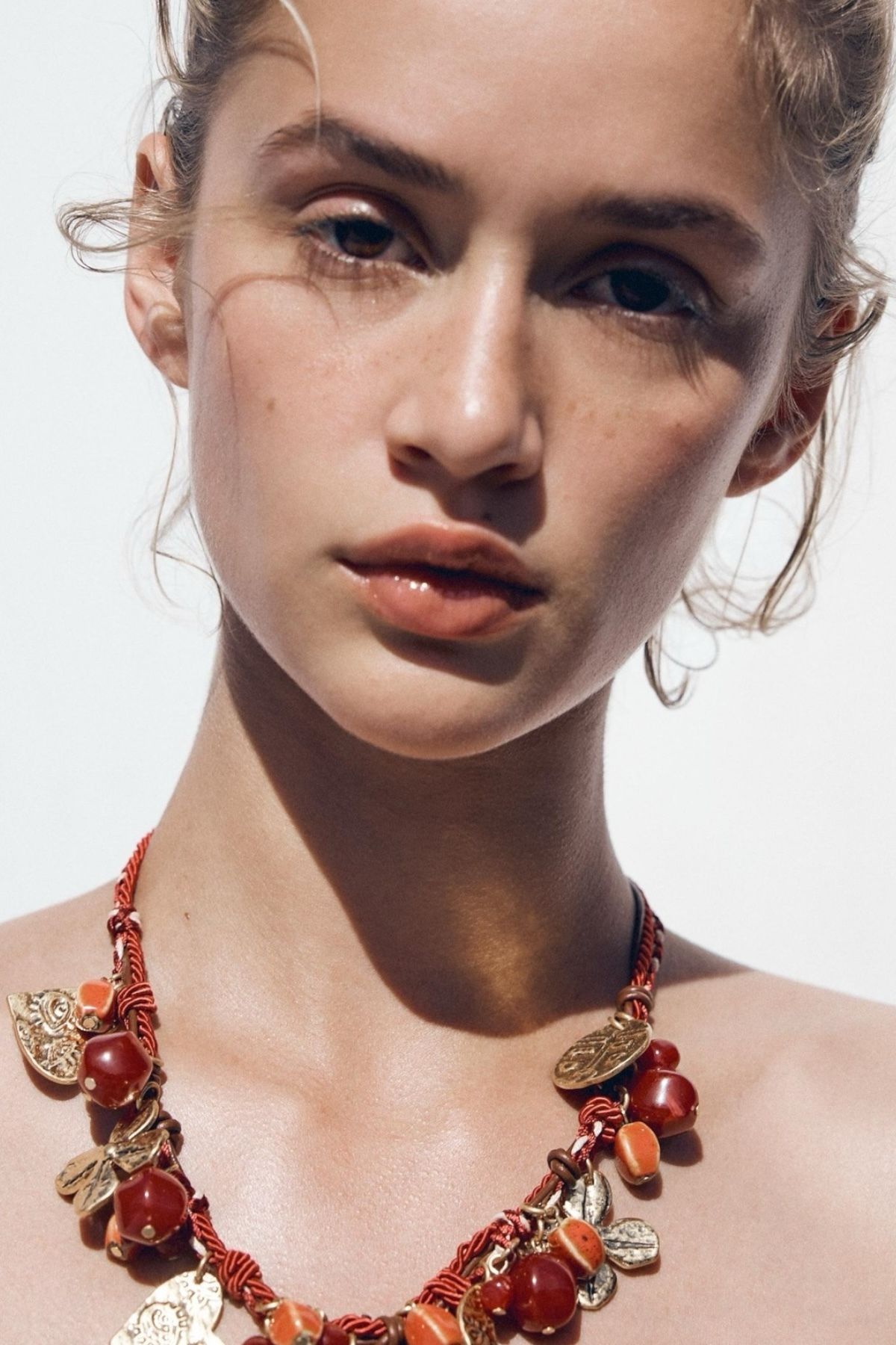 Finery by Nerrs Zr Model Düğüm Detaylı Gold charmlı kolye