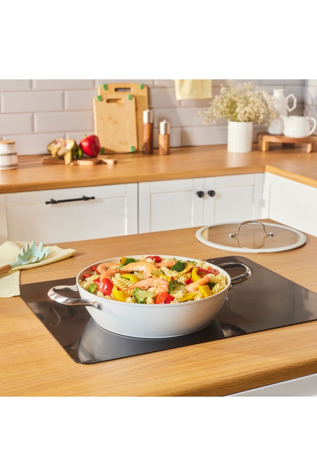 Karaca Swiss Crystal Almond Cream Handle Flache Kasserolle 30 cm