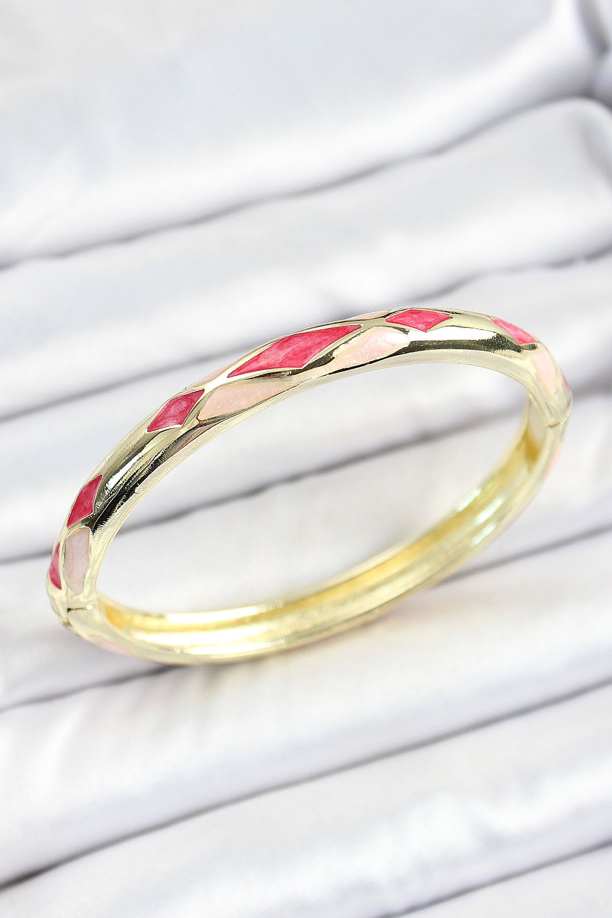 callerrons accessories Mineli Pirinç Pembe Baklava Desenli Gold Renk Kadın Kelepçe