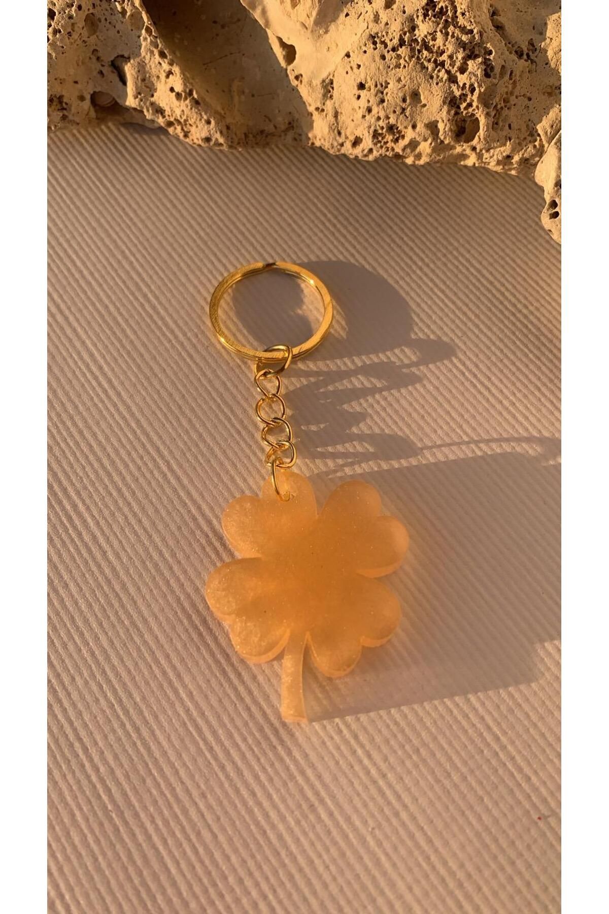 MISS GOLDEN Sedefli Turuncu Renk Yonca Şekil Gold Aksesuarlı Anahtarlık El Yapımı Epoksi Hediyelik