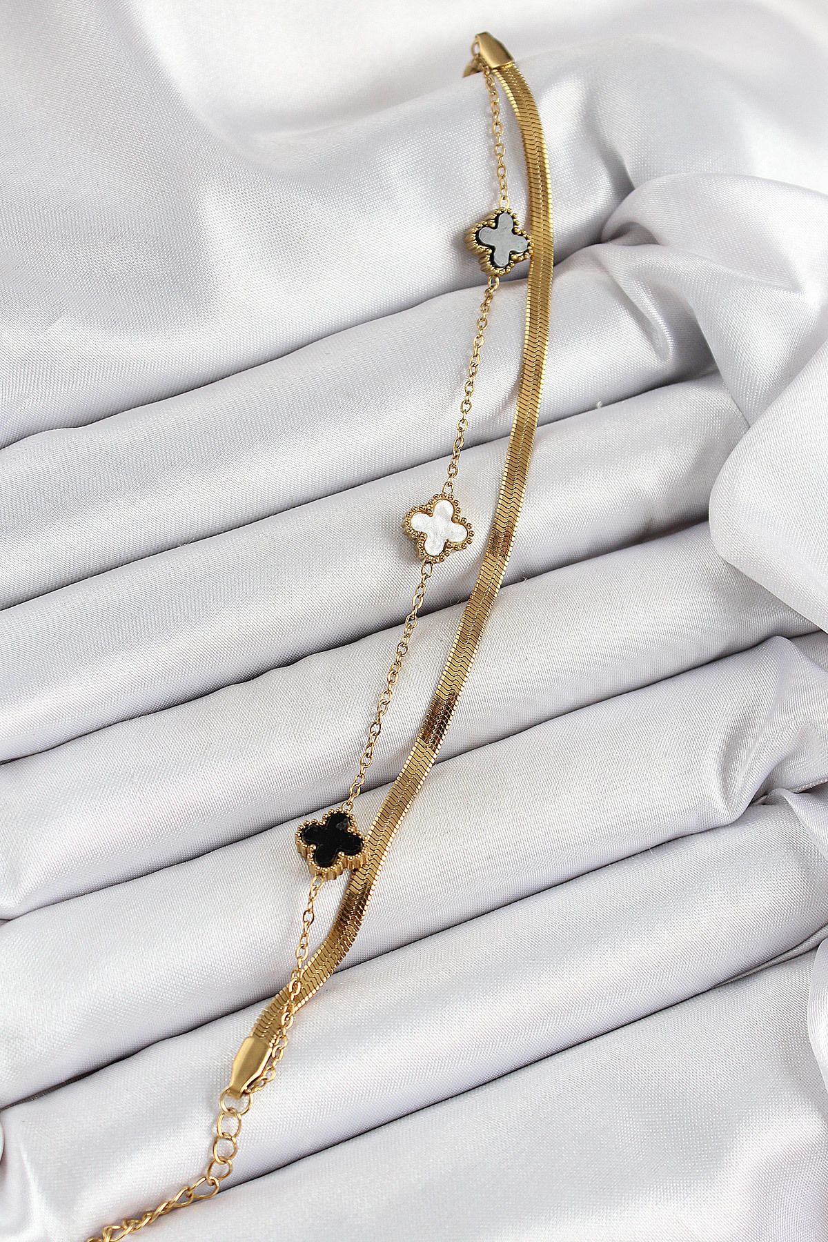 callerrons accessories Gold Renk Siyah ve Beyaz Yoncalı İtalyan Zincirli 2'li Kadın Bileklik - EBJ250620W35614