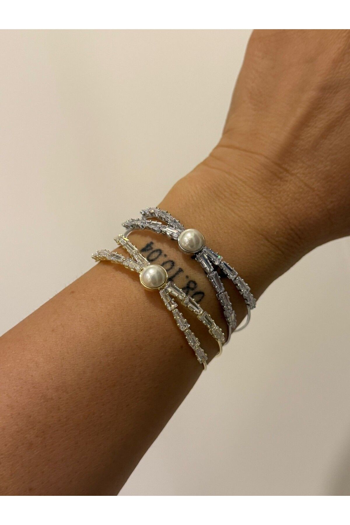 MyladyAccessoriess İnci Ve Baget Taş Detaylı Premium Kelepçe Gold