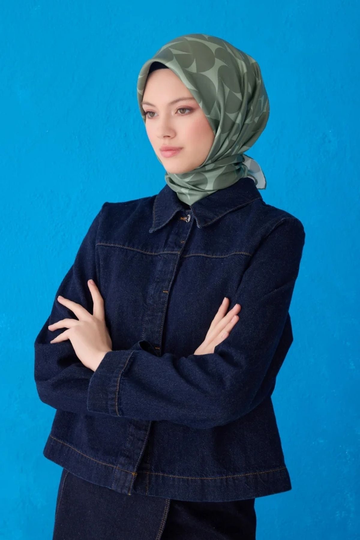 Belli Twill İpek Eşarp 4117D Geometrik Desen Yeşil-02