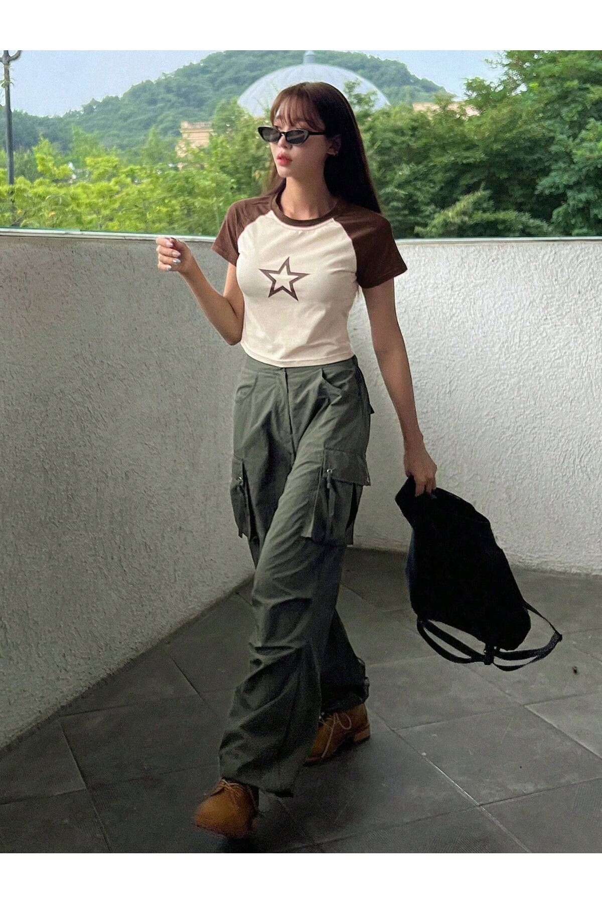 EVIus Kadın Yıldız Baskılı Y2K Kahverengi Reglan Kol Detaylı Bej Tee Crop